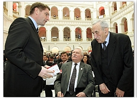 Pięciu byłych premier&oacute;w